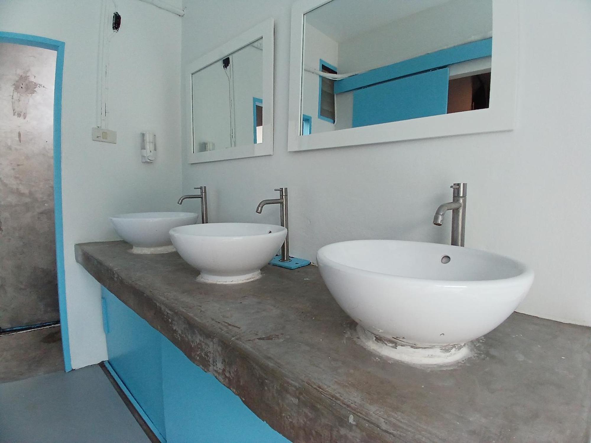 The Hangout Hostel Ao Nang Bagian luar foto