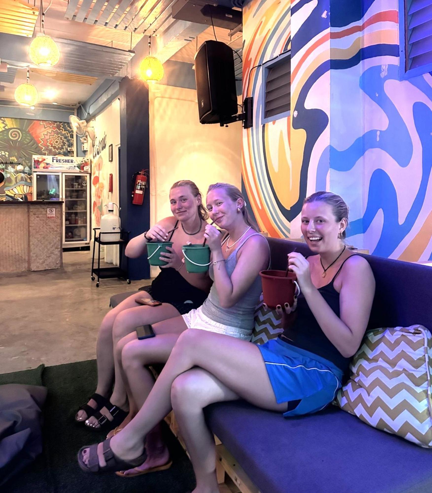The Hangout Hostel Ao Nang Bagian luar foto