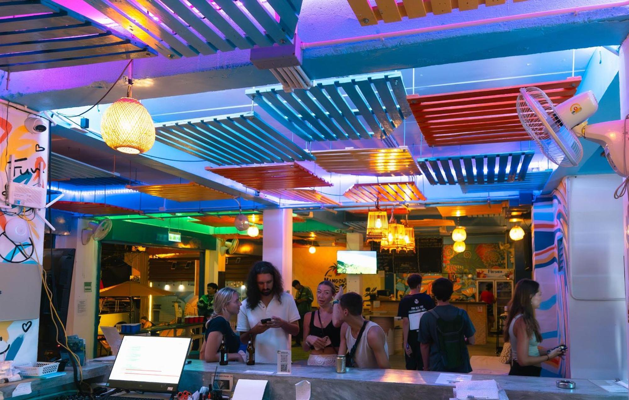 The Hangout Hostel Ao Nang Bagian luar foto