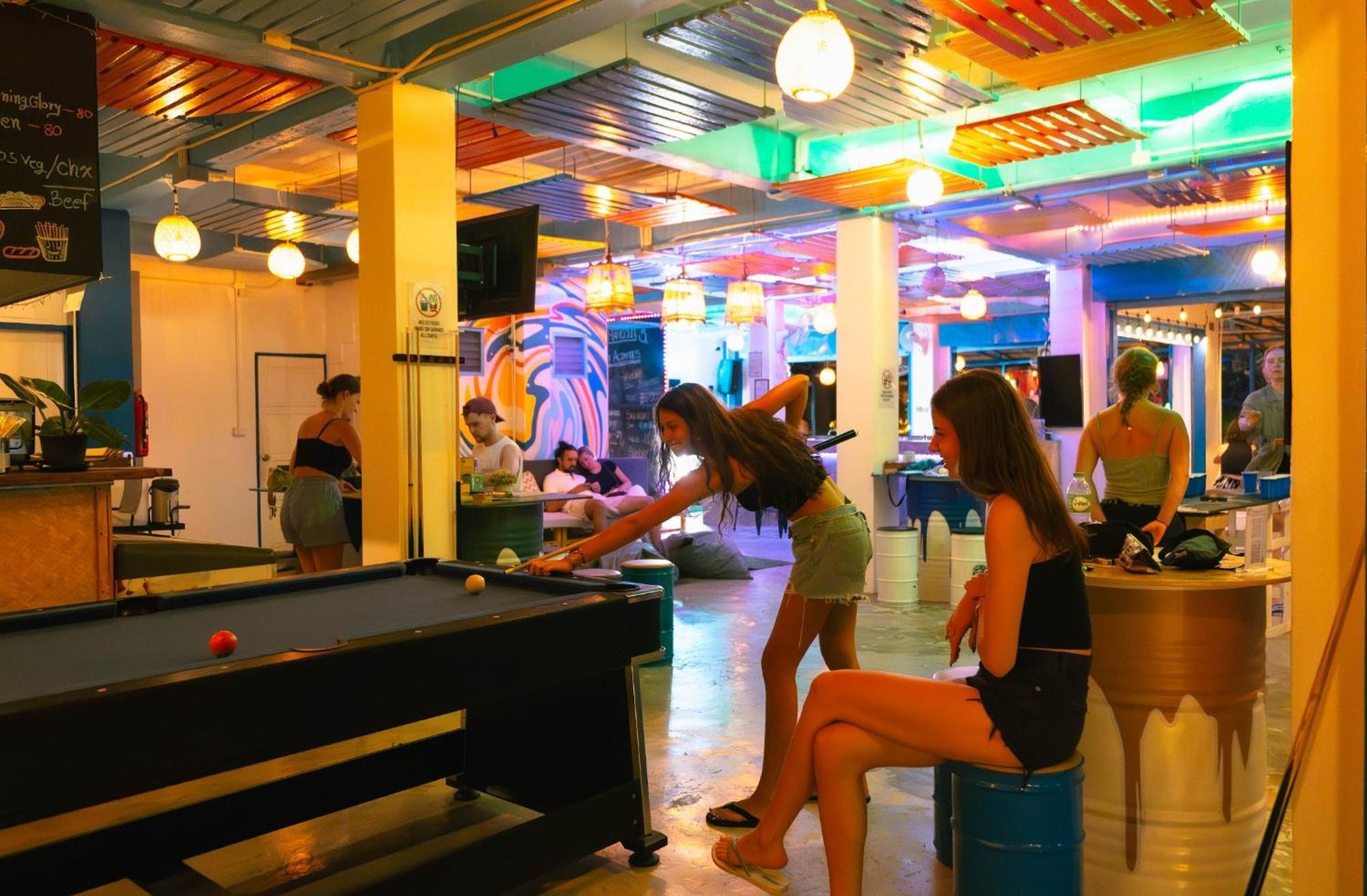 The Hangout Hostel Ao Nang Bagian luar foto