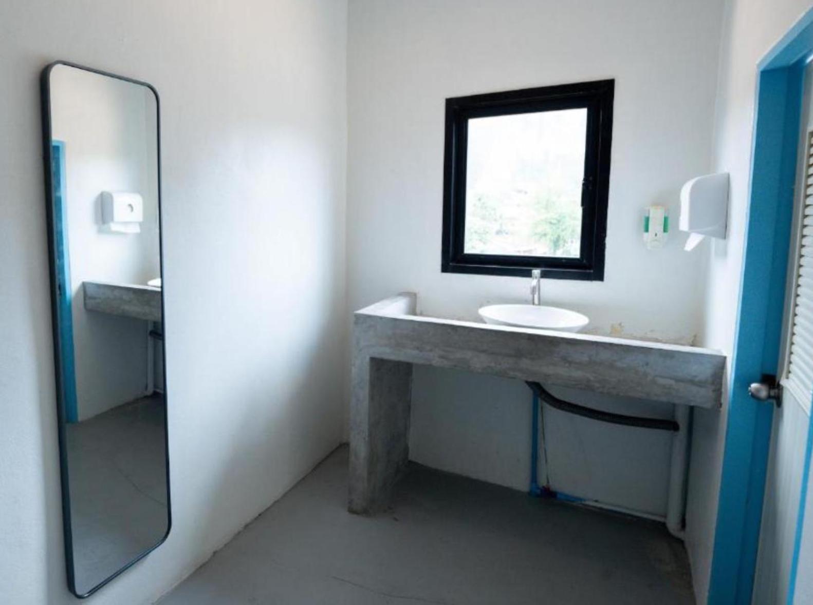 The Hangout Hostel Ao Nang Bagian luar foto